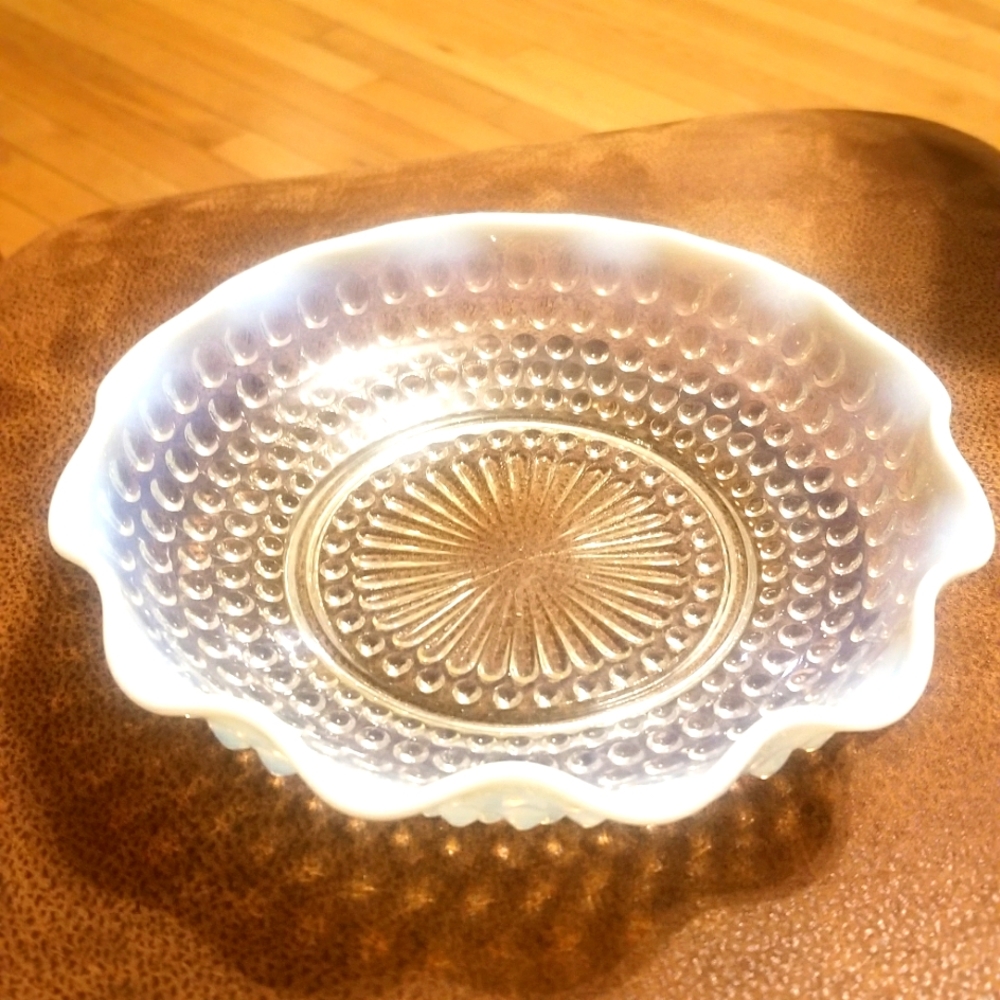 Vintage ruffled edge opulence hobnail moonstone candy dish
